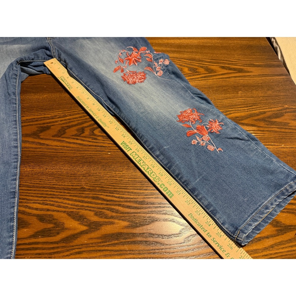 Westport Signature Fit Boyfriend Jeans Womens 18W Blue Floral Embroidered Crop - Picture 6 of 16